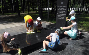 Патронатные мероприятия у памятников и захоронений солдат ВОВ